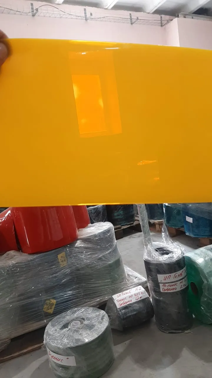 ПВХ завеса полупрозрачная желтая 2x200